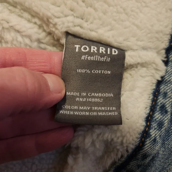 Torrid NWT Size 2X (18-20) Sherpa Lined Denim Trucker Jacket From 2025  $130MSRP - Picture 8 of 9